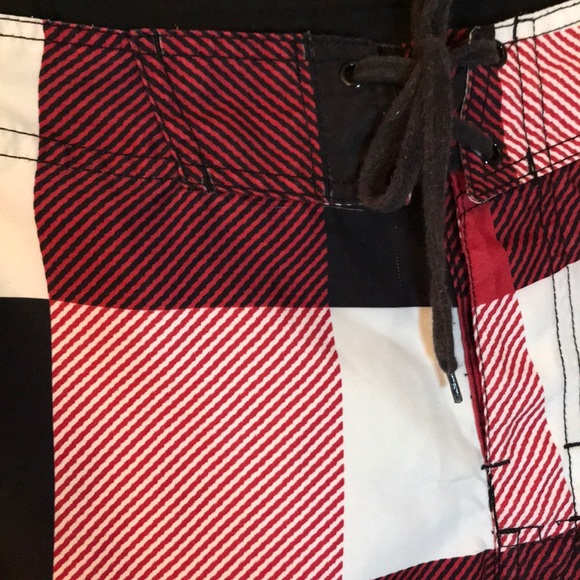 Subculture Men’s checkered Board shorts - Picture 4 of 6